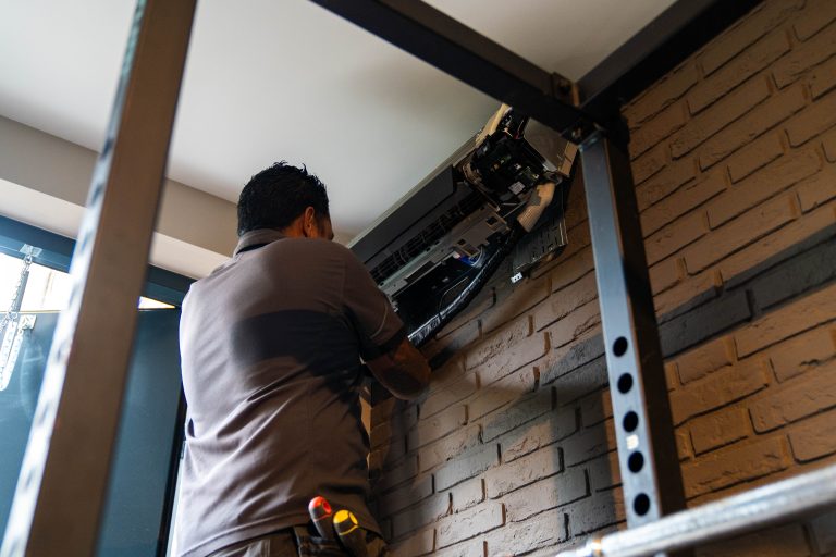 Onderhoud en installeren van airco