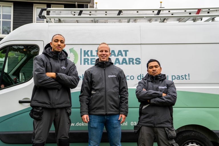 Klimaatregelaars personeel voor bedrijfsbus