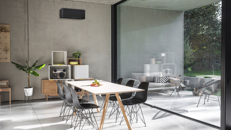 daikin-stylish-in-woonkamer-zwart-